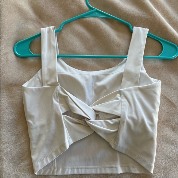 Workout top - Picture 2 of 3